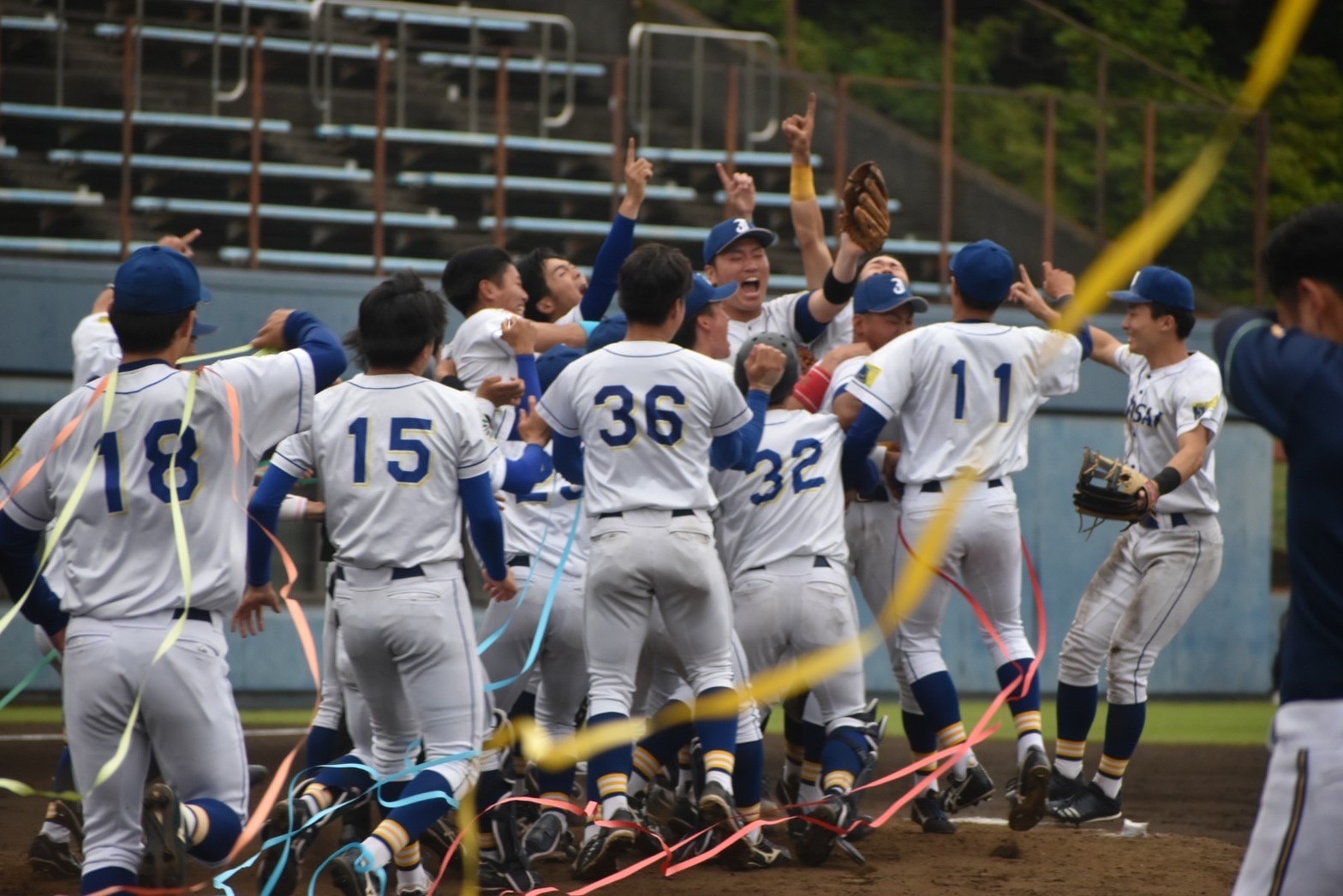 野球する選手達

自動的に生成された説明